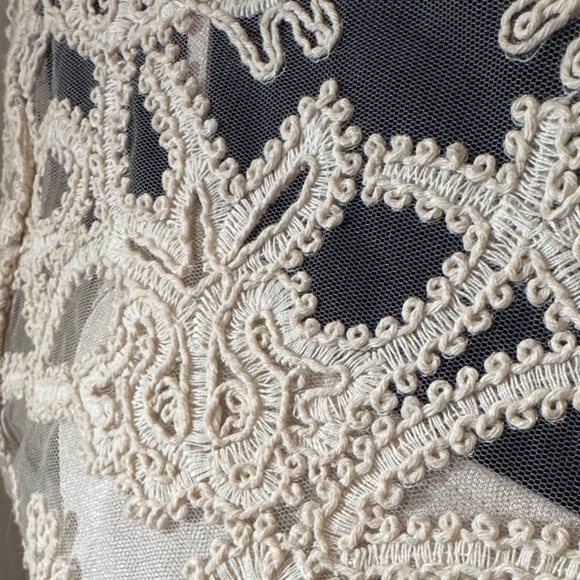 Current Air Women's Beige Lace-Trim Blouse - Picture 4 of 10